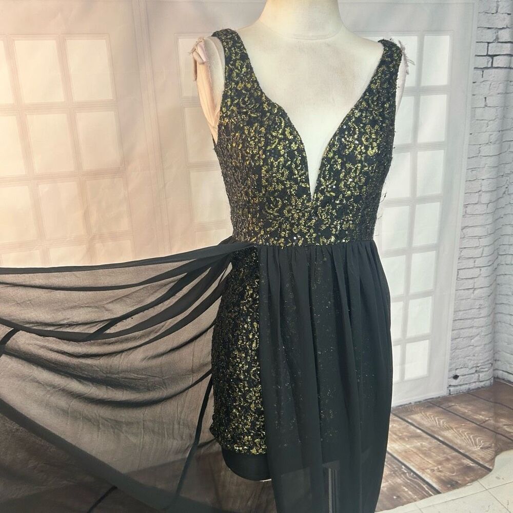 🔥5/$25 sale🔥 ark & co NWT black and gold bodycon mini with sheer black chiffon